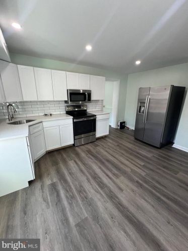 2630 Dickinson St, Philadelphia, PA 19146-4433