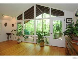 1 Ledgebrook Ct, Weston, CT 06883-2701