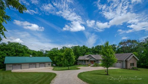 2233 Rustic Ln, Galena, IL 61036-9266
