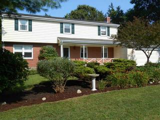 4 Westview Dr, Westerly, RI 02891-3318