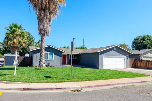 2005 Zinfandel Ln, Turlock, CA 95380-4336