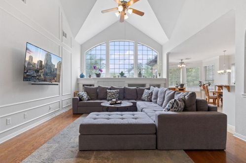 9818 Drip Rock Ln, Austin TX  78730-3572 exterior