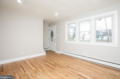205 Quimby Ave, Trenton, NJ 08610-2205