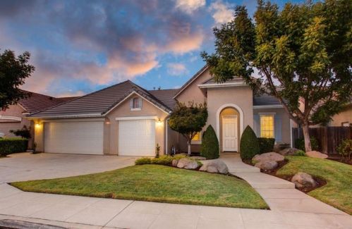 2879 Swift Ave, Clovis, CA 93611-3947
