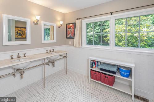 19 Greenhouse Dr, Princeton NJ  08540-4801 exterior