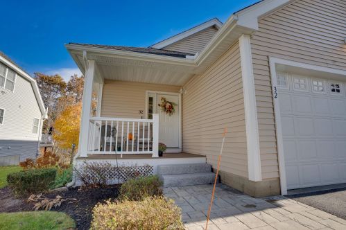 32 Hollow Ridge Dr, Nashua, NH 03062-4477
