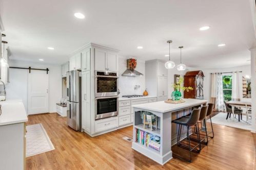 7290 Hunters Br Dr, Atlanta GA  30328-1719 exterior