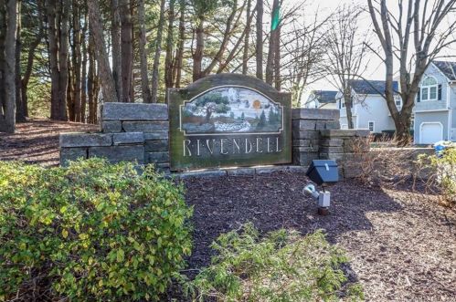 46 Katherine Ct, Huntington CT  06484-4335 exterior