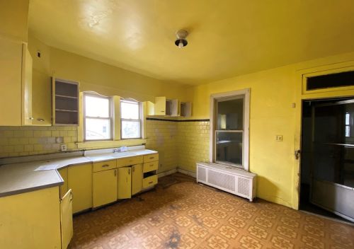 11932 Parnell Ave, Chicago, IL 60628-5922