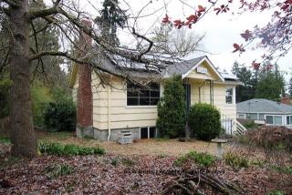 2604 137th St, Seattle WA  98125-3442 exterior
