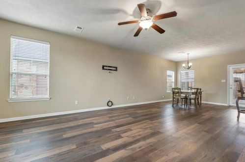 2009 Autumn Lk Dr, Bryan TX  77807-5112 exterior