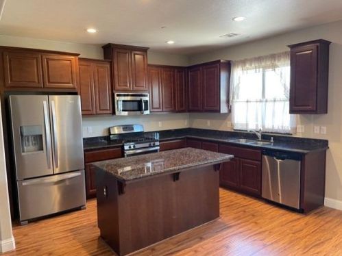142 Goldenleaf Ct, Valley Springs, CA 95252-8343