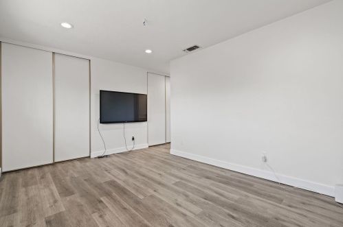 8716 Lodestone Cir, Elk Grove CA  95624-2520 exterior