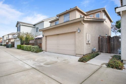 330 Applegate Dr, Valley Home CA  95361-8285 exterior