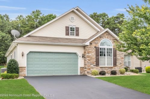 655 Timberline Ln, Lakehurst, NJ 08759-1355