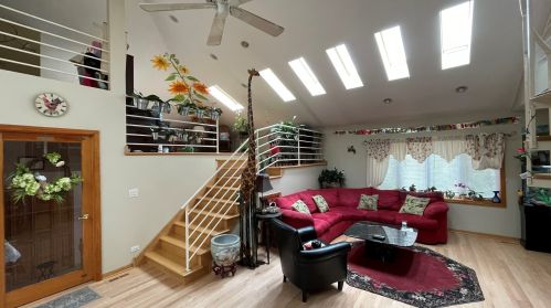 1729 Webster Ln, Des Plaines, IL 60018-2060