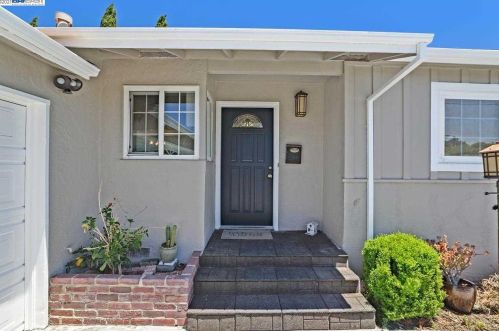 6467 Rochelle Ave, Newark, CA 94560-1750