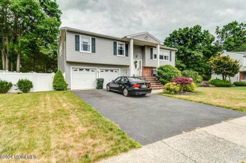 19 Pine Needle St, Wall Township NJ  07731-2647 exterior