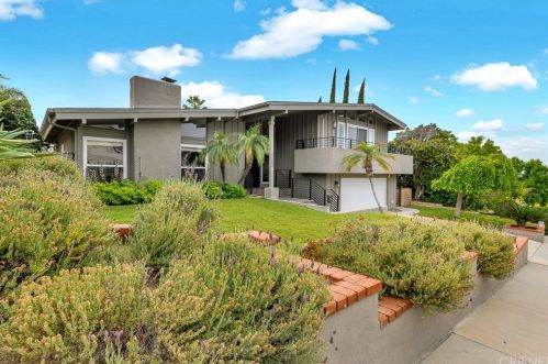 22880 Paul Revere Dr, Calabasas, CA 91302-1808