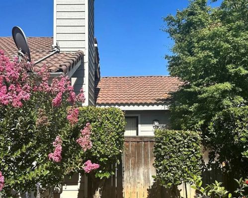 654 Magill Ave, Fresno, CA 93704-1012
