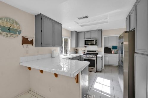 1527 Prestwick Dr, Riverside CA  92507-8448 exterior