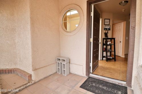 7893 Castle Bay St, Tucson, AZ 85747-9231