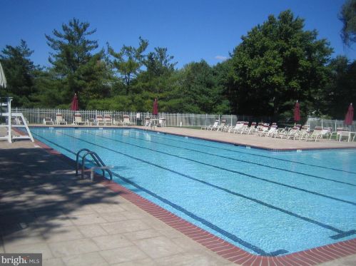 207 Salem Ct, Princeton NJ 08540-7038 exterior