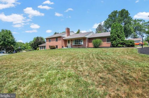 57 Springhouse Rd, Lancaster PA  17603-6619 exterior