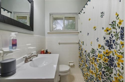 1381 Carolyn Dr, Atlanta GA  30329-3546 exterior