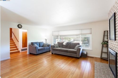 2572 Sulphur Dr, Hayward, CA 94541-5654