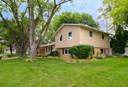355 Hazelwood Dr, Antioch, IL 60002-1630