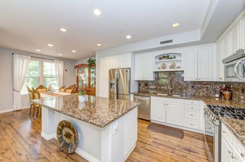 145 Pathway, Irvine CA  92618-8846 exterior