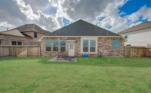 5611 Jay Thrush Dr, Richmond TX 77407 exterior