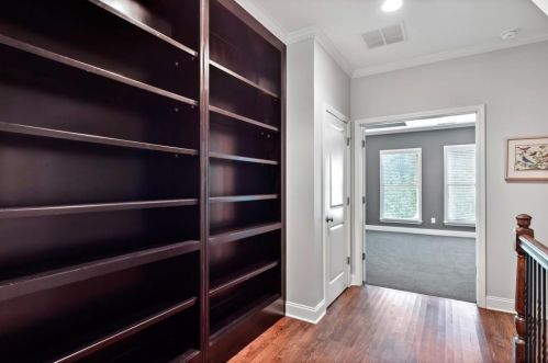 651 Lockton Pl, Atlanta GA  30342-5044 exterior