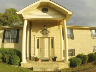 451 Kingsridge Dr, Hixson, TN 37343-2877