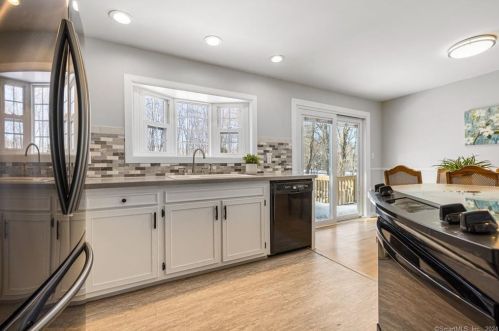 531 Atkins St, Middletown CT  06457-1546 exterior