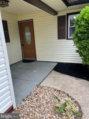 7 Granby Ln, Willingboro, NJ 08046-3223