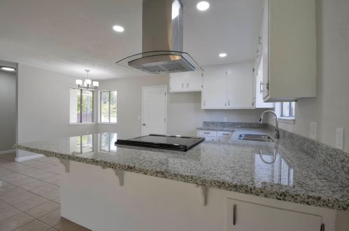 2021 Rochelle Ave, Turlock CA  95382-1666 exterior