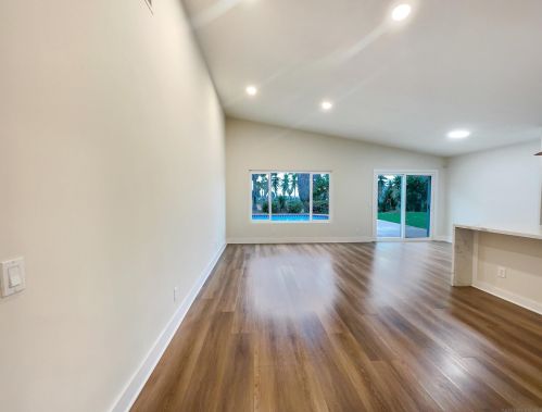 350 Whispering Brook Dr, Vista CA  92083-1956 exterior