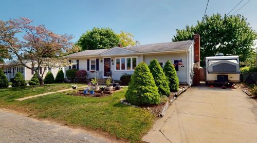 46 Lorraine Ave, Coventry, RI 02816-6366