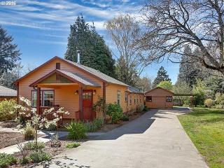 5941 45th Ave, Portland, OR 97218-1425