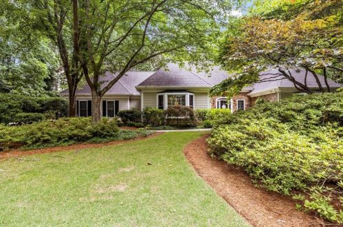 250 Cameron Ridge Dr, Atlanta GA  30328-4709 exterior