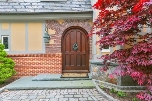 672 Lake Ave, Greenwich CT  06830-3854 exterior