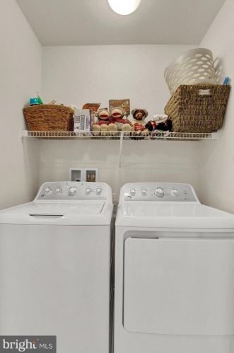 34 Ctr St, Hanover PA 17331-2828 exterior