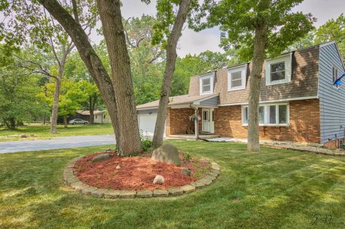 8510 Alden Rd, Bull Valley, IL 60097-8878