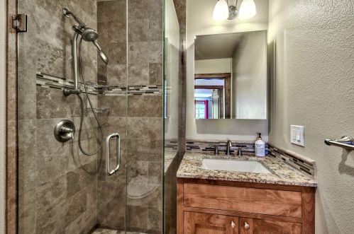 14649 Christie Ln, Truckee CA 96161-7155 exterior