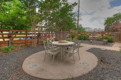 1211 Lake St, Fort Worth TX  76102-6028 exterior