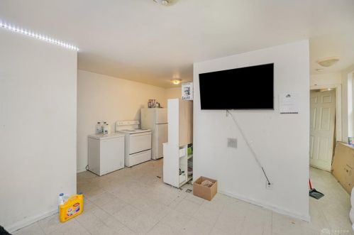 2130 Hatmaker St, Cincinnati OH 45204-1979 exterior