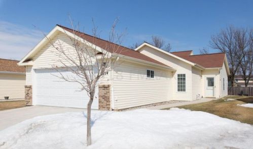 2824 35th St, Moorhead, MN 56560-5447
