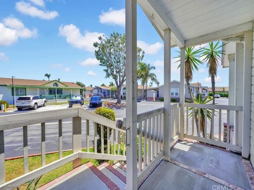 111 Parrot Ln, Santa Ana, CA 92708-5717